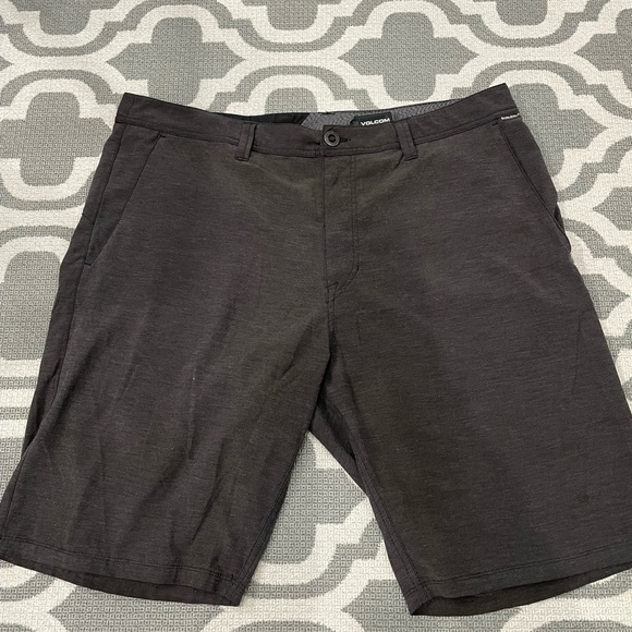 VOLVOM SURF N' TURF HYBRID SHORTS - CHARCOAL HEATHER 38 GREY - Picture 1 of 4